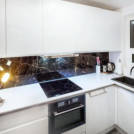 Kameralna Czesc Dzielnicy Wola Mlynow. Apartman Varsó