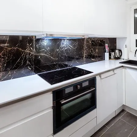 Kameralna Czesc Dzielnicy Wola Mlynow. Apartman Varsó