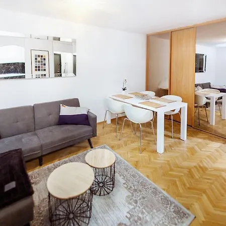 Kameralna Czesc Dzielnicy Wola Mlynow. Apartman Varsó