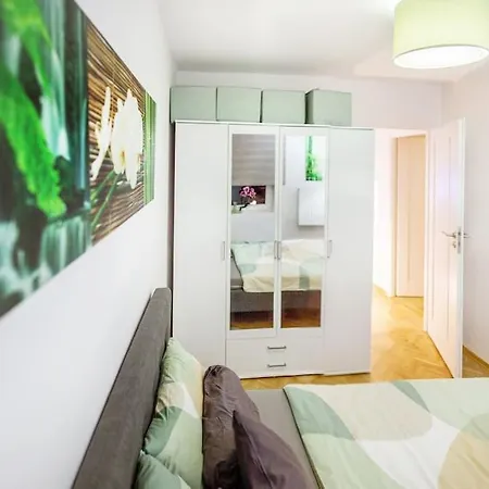 Kameralna Czesc Dzielnicy Wola Mlynow. Apartman *