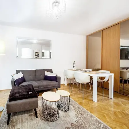 Kameralna Część Dzielnicy Wola Młynów. Warszawa