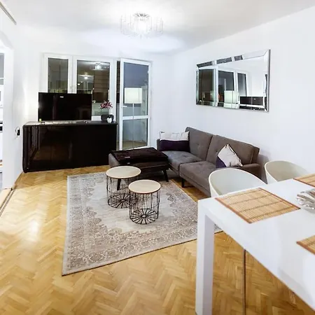 Kameralna Czesc Dzielnicy Wola Mlynow. *