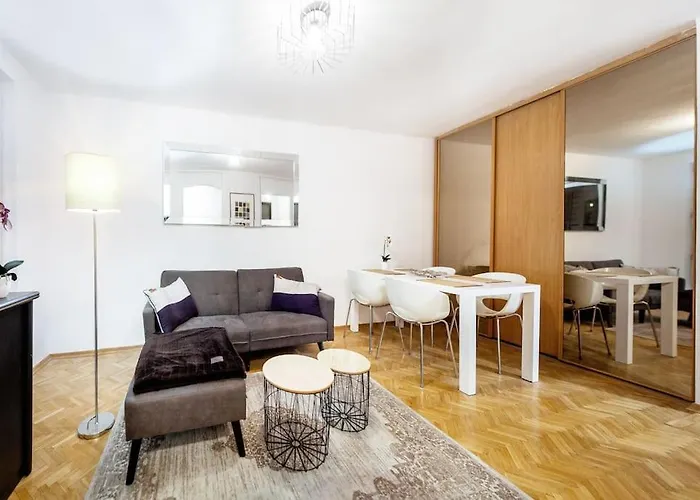 Kameralna Czesc Dzielnicy Wola Mlynow. وارسو