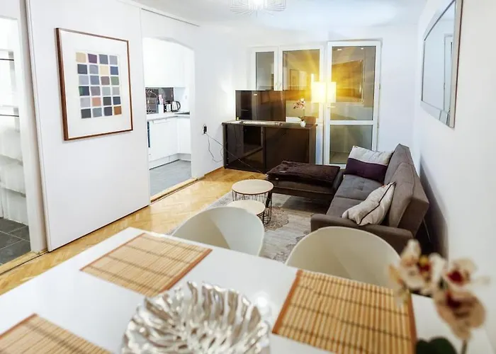 Kameralna Czesc Dzielnicy Wola Mlynow. *