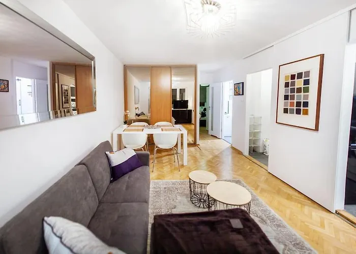 Kameralna Czesc Dzielnicy Wola Mlynow. وارسو